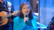 Country legend Loretta Lynn performs 'Everybody Wants to Go to Heaven'